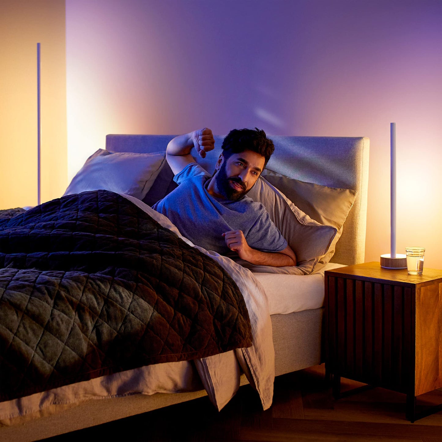Philips Hue White & Color Ambiance Gradient Signe LED Stehleuchte