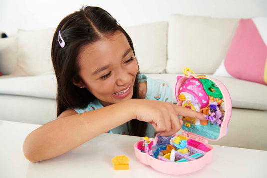 Polly Pocket Unicorn Forest Compact Tea Party-Themed Playset with Glitter Horn, 2 Micro Dolls & 13 Accessories, Toy Gift for Ages 4 Years Old & Up