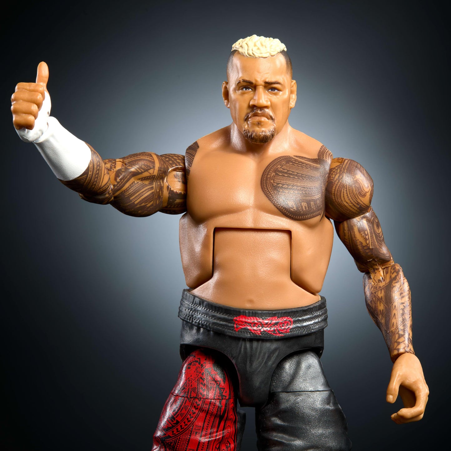 Mattel WWE Top Picks Elite Action Figure & Accessories Set, Solo Sikoa 6-inch Collectible with Swappable Hands, Ring Gear & 25 Articulation Points, HWX37