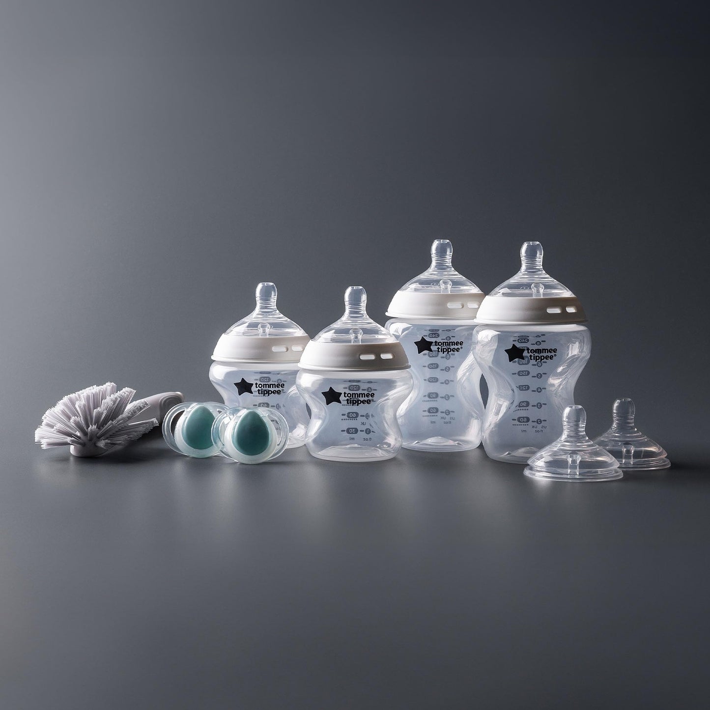Tommee Tippee Closer to Nature Newborn Baby Bottle Starter Kit, Breast-Like Teats with Anti-Colic Valve, Mixed Sizes and Colours