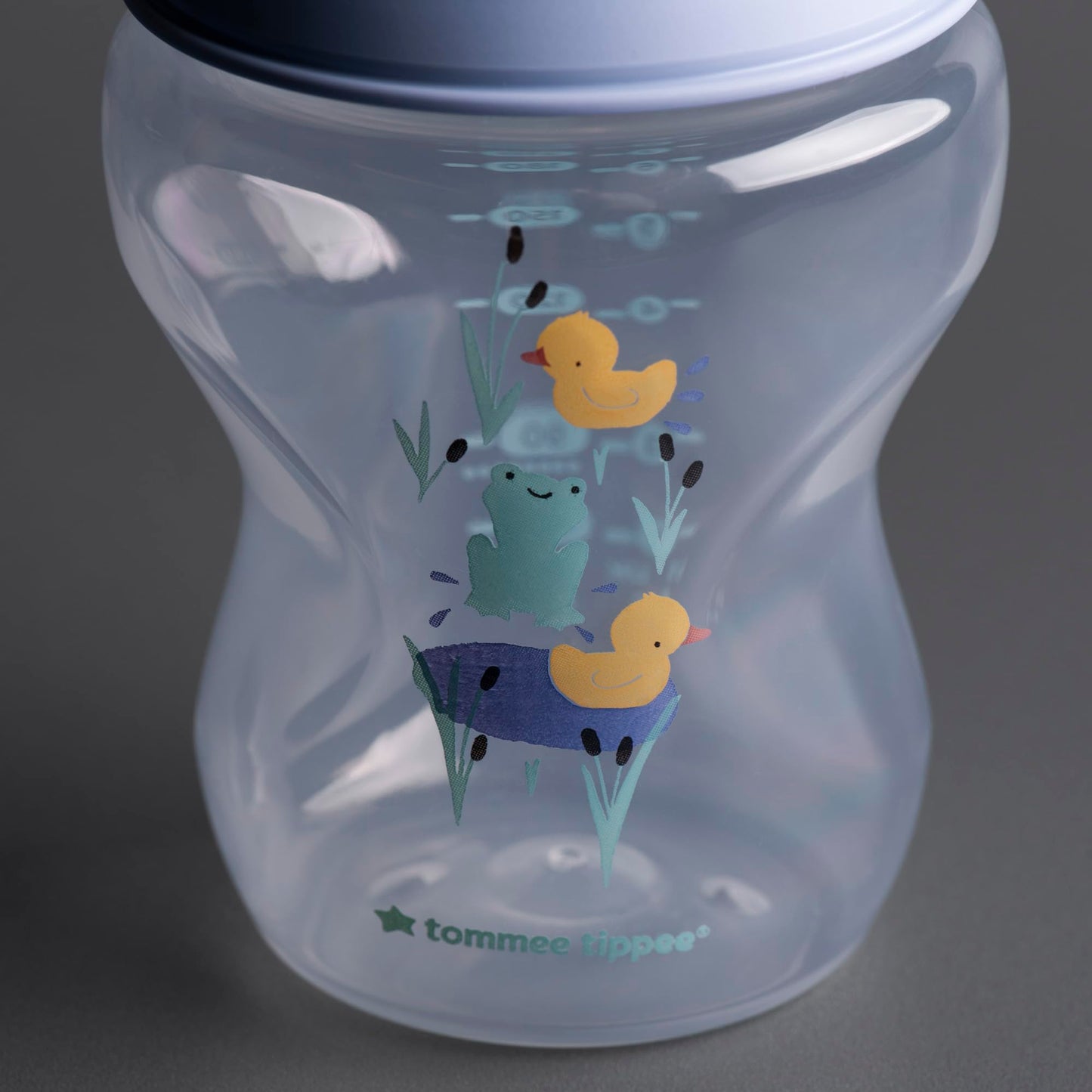 Tommee Tippee Closer to Nature Newborn Baby Bottle Starter Kit, Breast-Like Teats with Anti-Colic Valve, Mixed Sizes and Colours