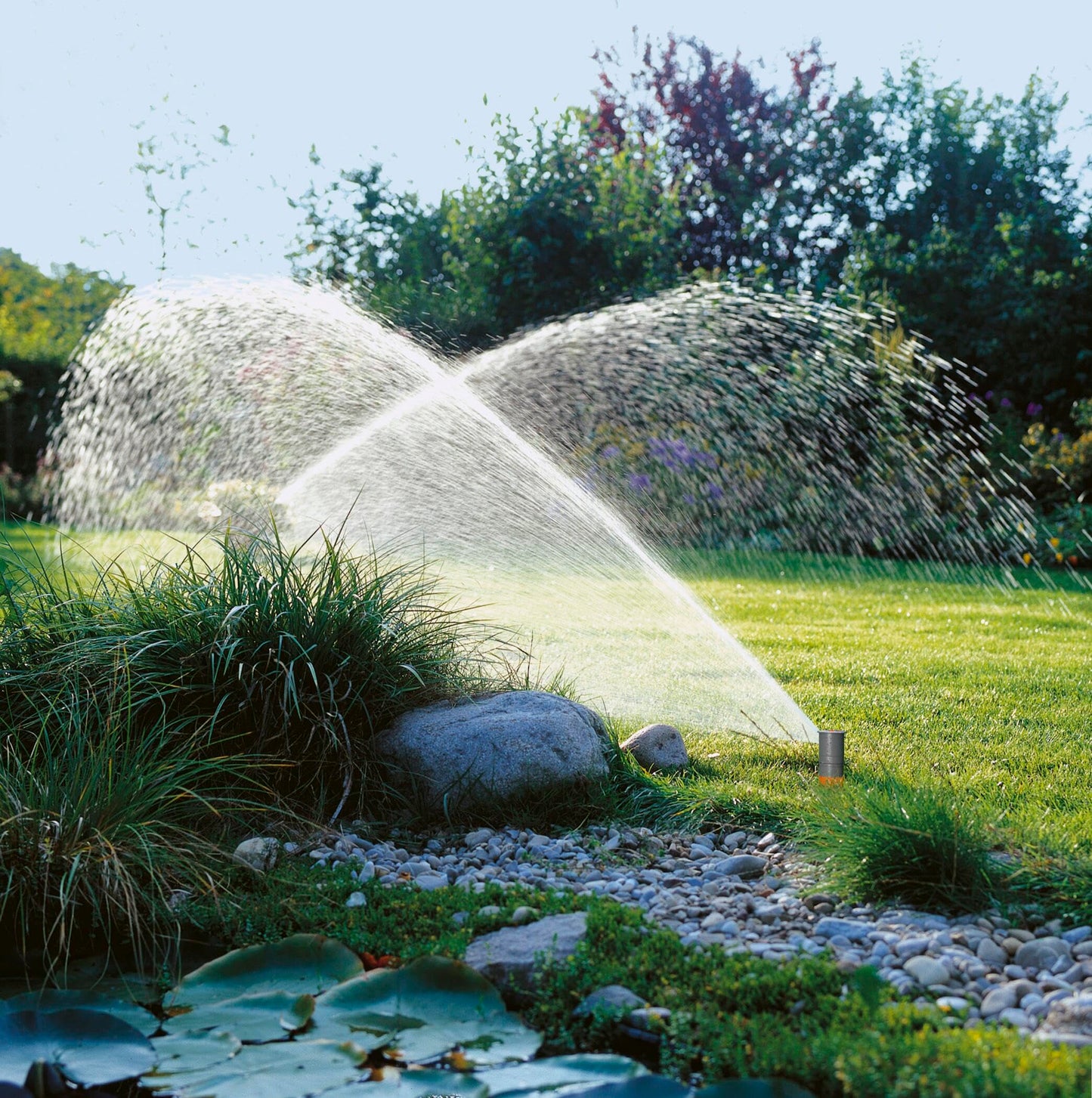 Gardena Sprinklersystem Versenkregner S-CS: Wassersprinkler mit Streifendüse für enge Rasenstreifen