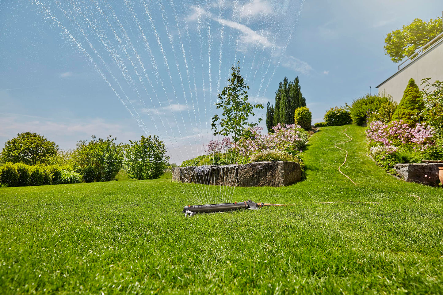 Gardena Aqua M Rectangular Sprinkler: Lawn Sprinkler for Watering Areas of 110-250 m²