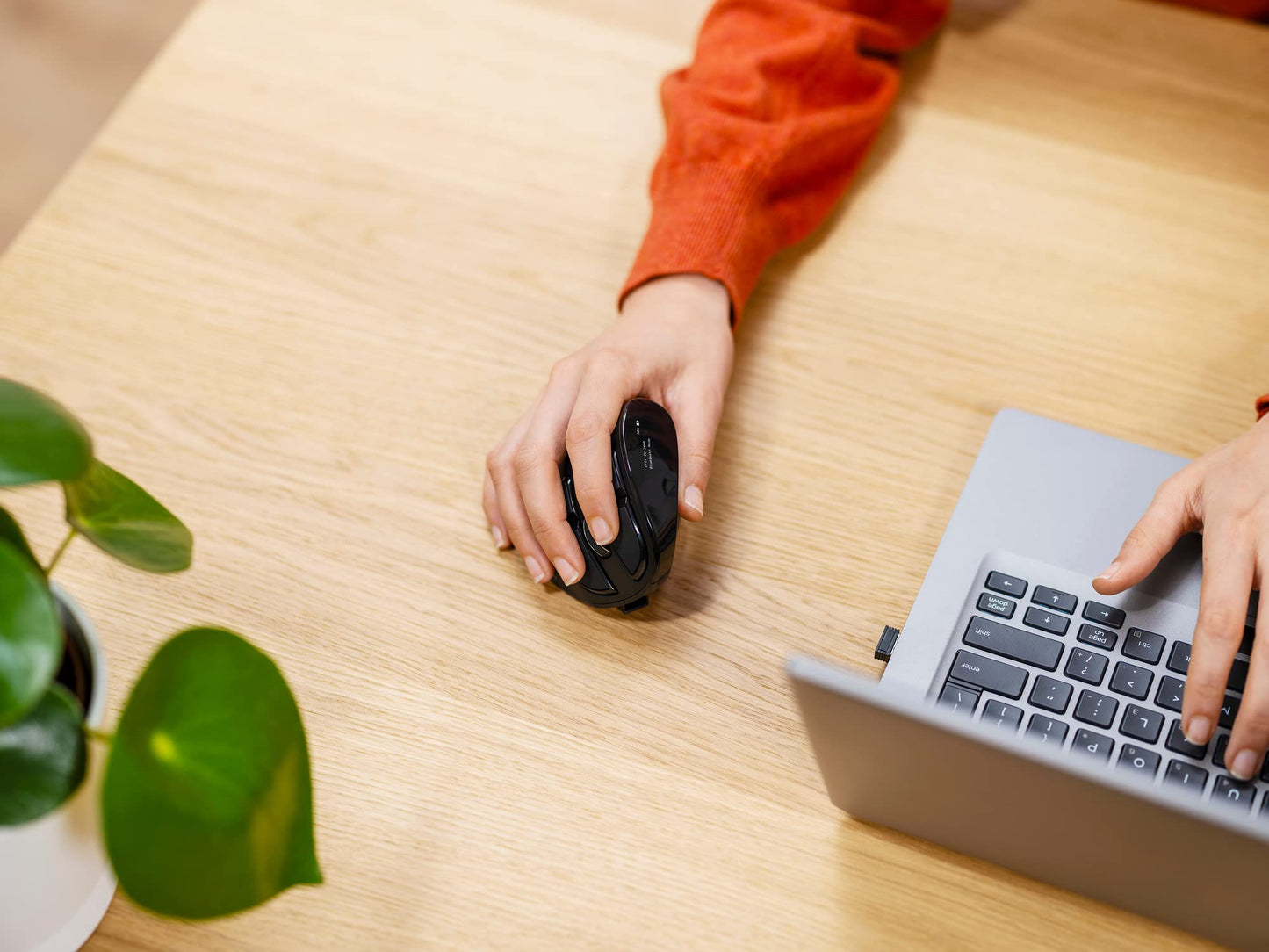 Trust WiFi Voxx Kabellose vertikale ergonomische Maus
