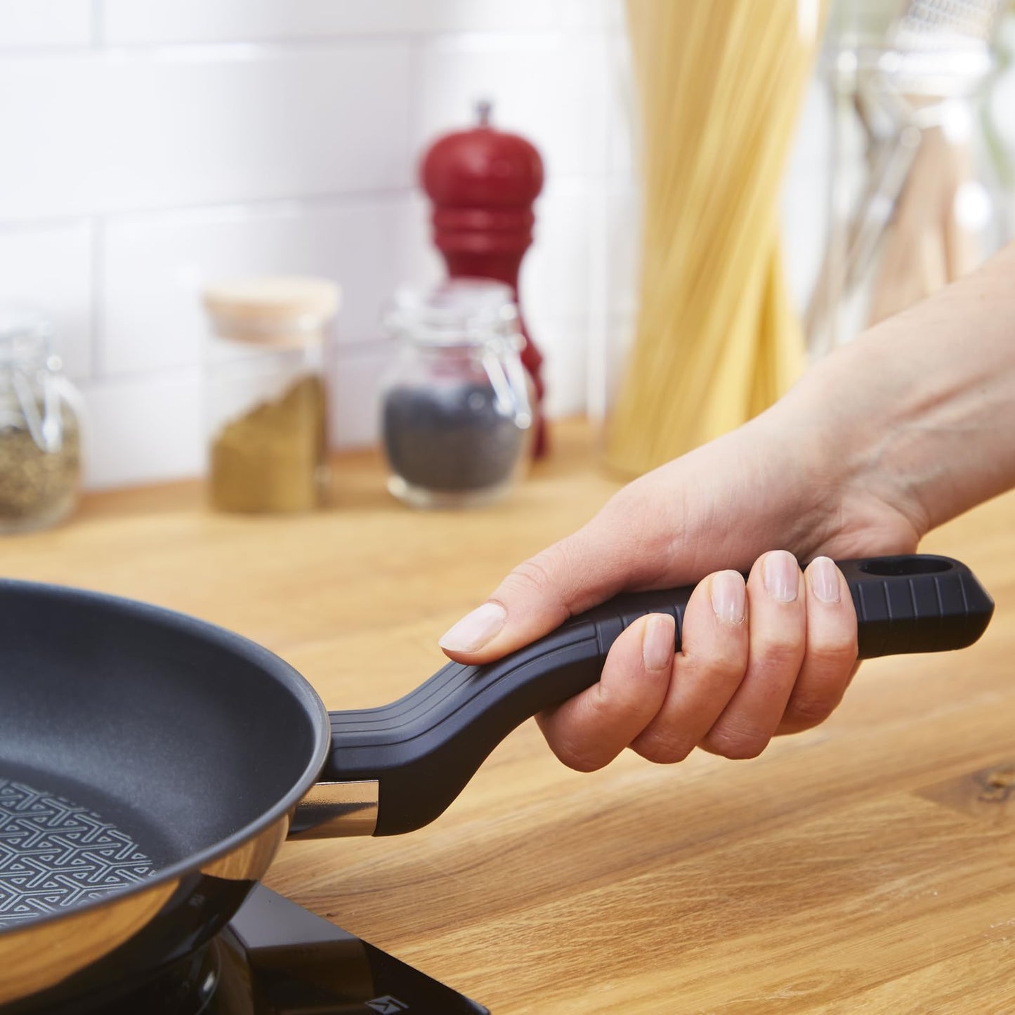 Tefal Comfort Max Frying Pan 26 cm + Glass Lid, High Quality Stainless Steel, Thermo-Spot Temperature Indicator, Non-Stick Coating, Induction G7263344