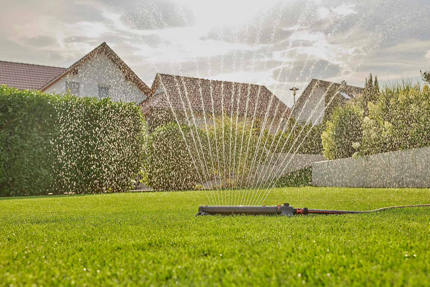 Gardena Aqua M Rectangular Sprinkler: Lawn Sprinkler for Watering Areas of 110-250 m²