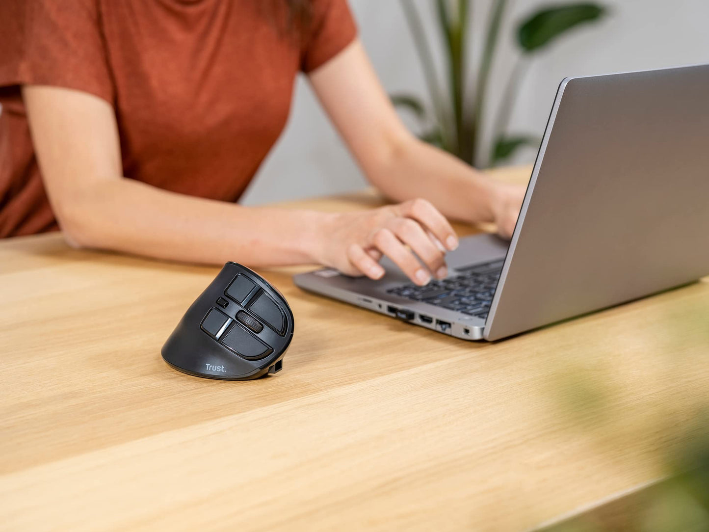 Trust WiFi Voxx Kabellose vertikale ergonomische Maus