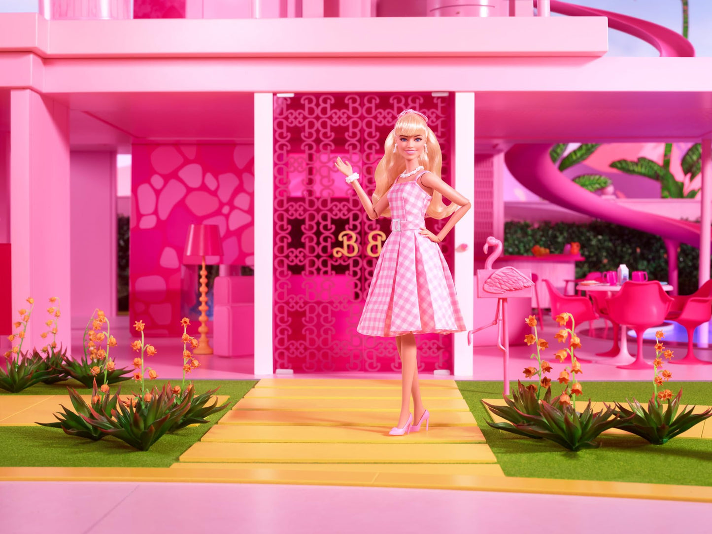 Barbie - Puppe mit Vintage-Kleid in rosa Vichy-Karo, Gänseblümchen-Accessoires, beweglich