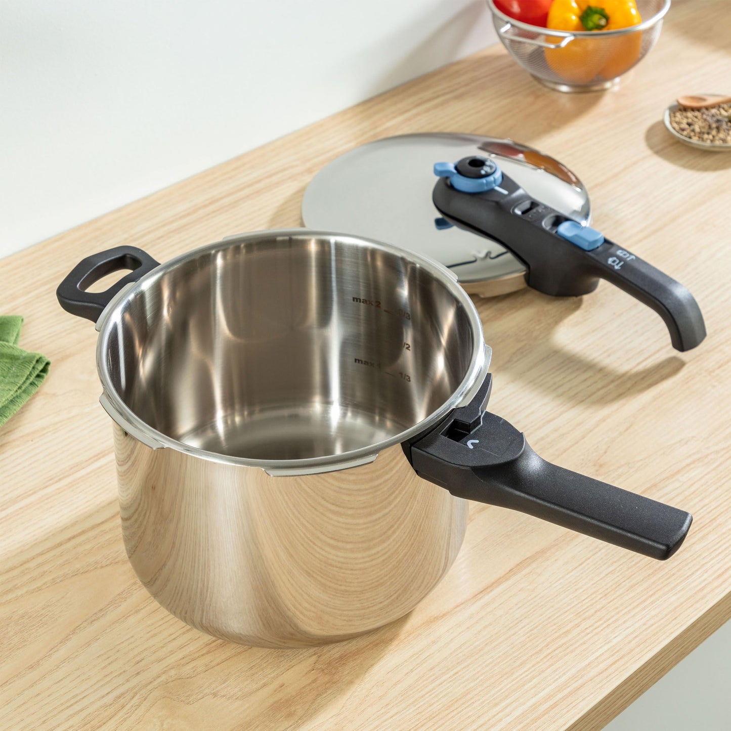 Tefal Secure Trendy Pressure Cooker | 2-Level Cooking Regulator: Intensive Level 117 °C, Gentle Level 112 °C | Induction Capsule Base | For All Hobs | Short Handle | Stainless Steel/Black/Green