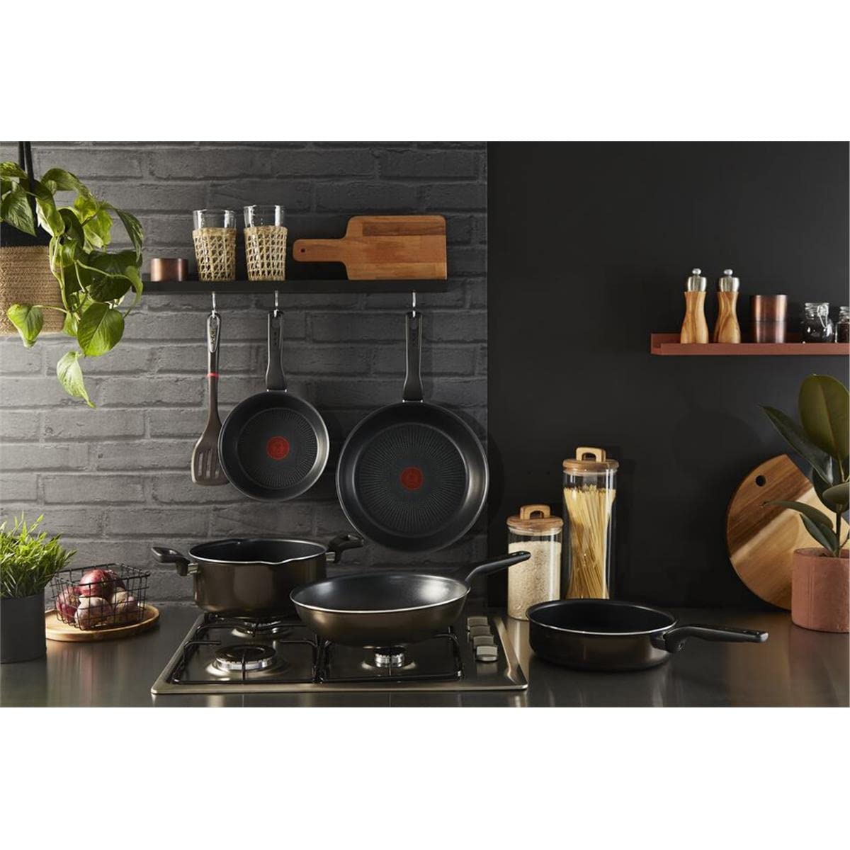 Tefal XL Force Pan, Non-Stick Coating, Durable, Robust, Thermal Signal, Diffusion Base Pan Base, Sturdy Handle, Black