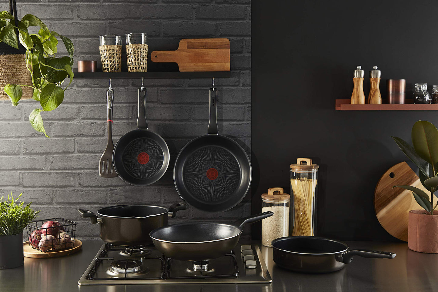 Tefal XL Force Pan, Non-Stick Coating, Durable, Robust, Thermal Signal, Diffusion Base Pan Base, Sturdy Handle, Black