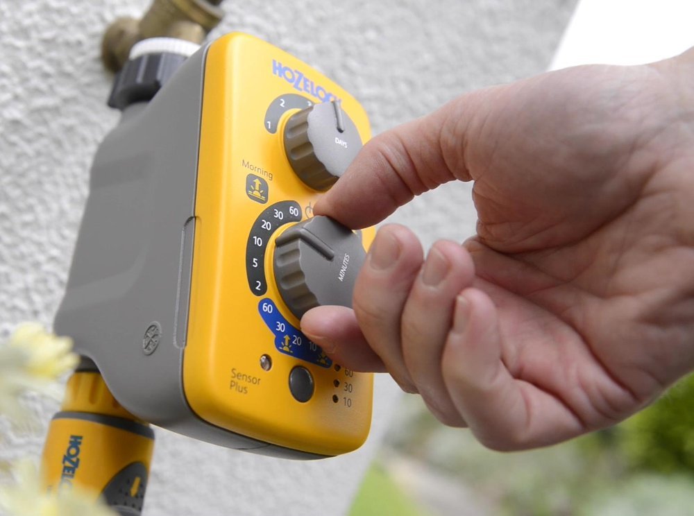 Hozelock 2214 0000 Sensor Controller Plus, Yellow/Grey, 40x25x15 cm